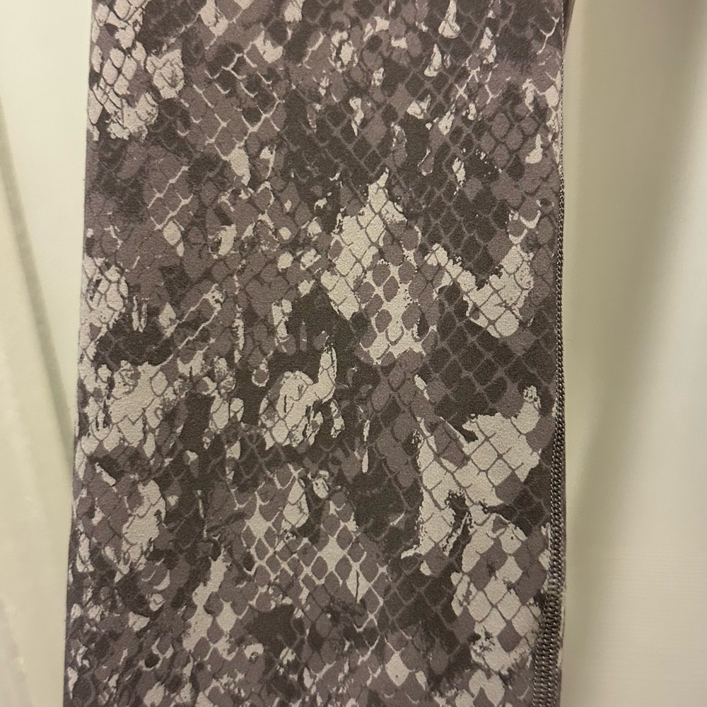 Lululemon Align High Rise 25” - Picture 4 of 4